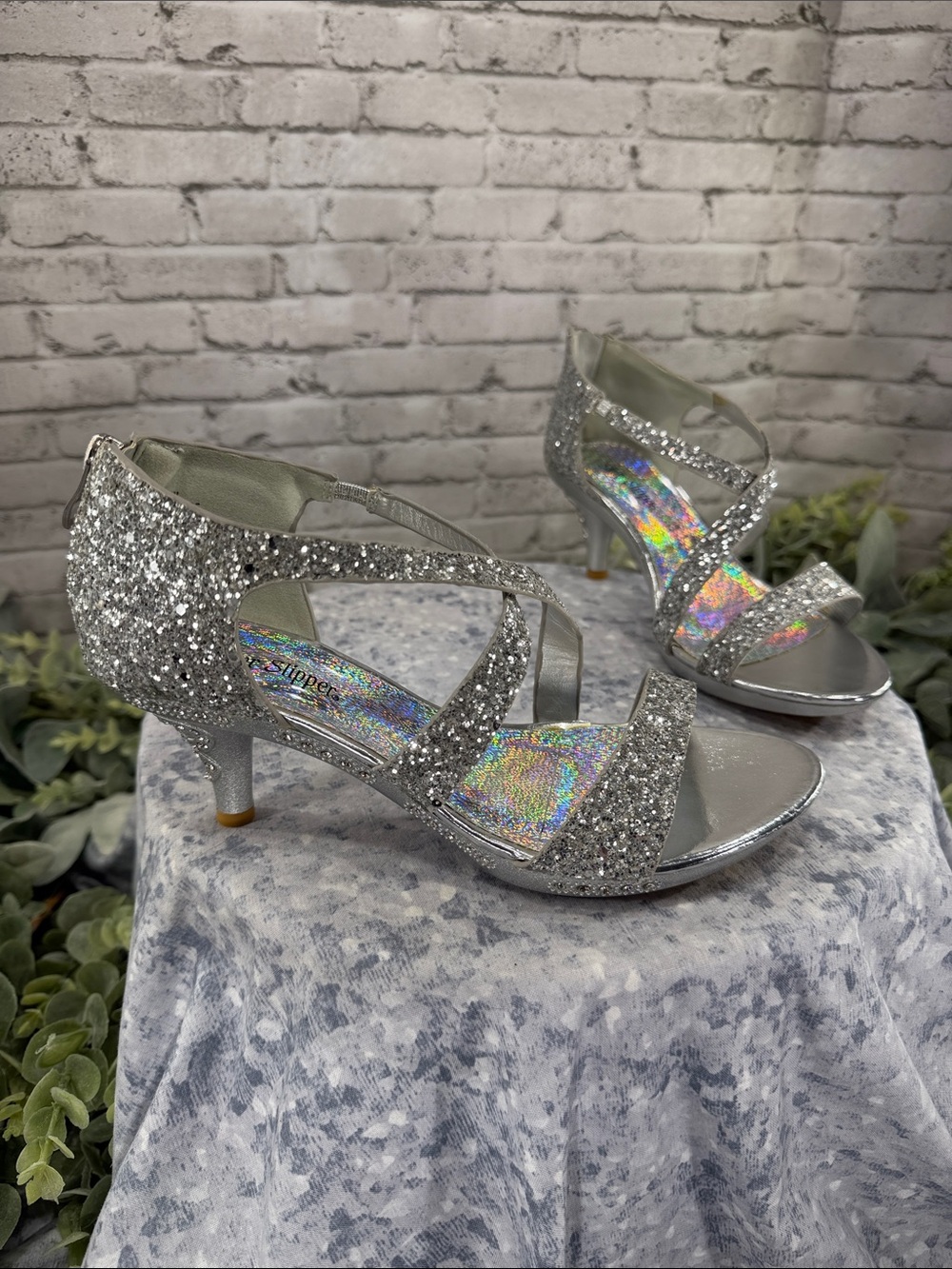 SILVER SLIPPER “Chloe” Silver Glitter Open-Toe Strappy Fashion Heels Girls 4M